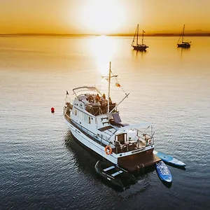 Mulubinba Seahouse Botel